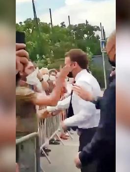 صفعة ماكرون