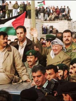 عودة عرفات الى فلسطين