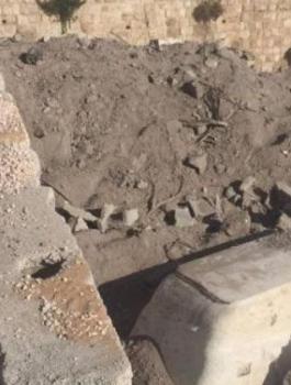 الاحتلال بنبش قبر طفلة في الخليل