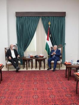 عباس ورئيس جامعة بيرزيت