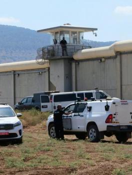 الاسرى الستة