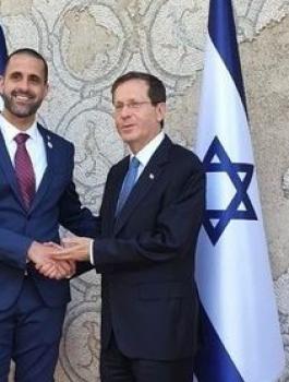 السفير البحريني في اسرائيل