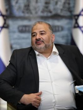 عباس منصور واسرائيل