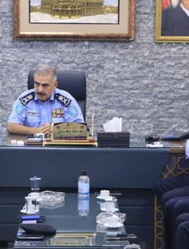 الحلو والشرطة