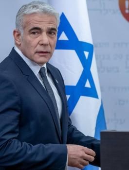 لابيد وعباس