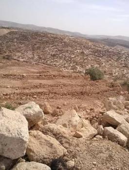 تجريف اراضي المواطنين في الخليل