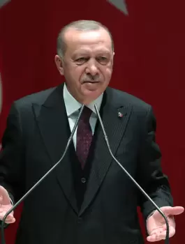 تركيا ونفتالي بنيت