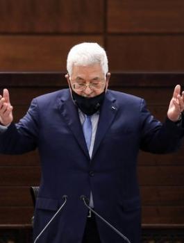 عباس والقيادة الفلسطينية