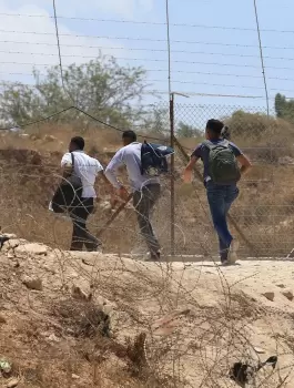 فتحات الجدار