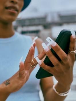 الاظافر الطويلة