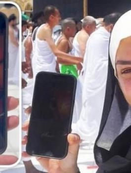 روجينا امام الكعبة