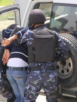 الشرطة تقبض