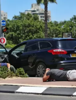 اصابة اسرائيلية اثناء تشغيل صفارات الانذار