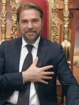 الممثل انجين التان