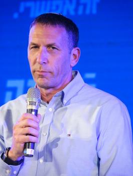 وزير اسرائيلي وترحيل الفلسطينيين الى سويسرا