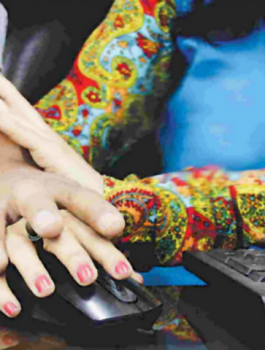 أستاذ جامعي يتحرش بطالبات