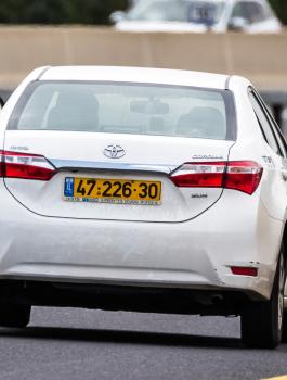 سرقة سيارات تويوتا وتهريبها الى الضفةى