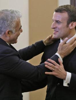 يائير لابدي وماكرون