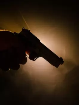 قتل والده عن طريق الخطأ