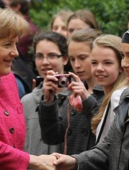 انجيلا ميركل واللاجئيين