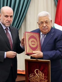 الرئيس عباس ومصحف المسجد الاقصى