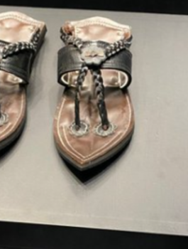 السعودية وحذاء النبي محمد عليه السلام