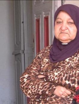 والدة الاسير ناصر ابو حميد
