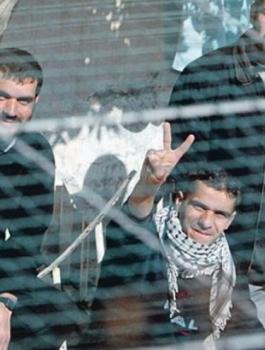الأسرى-الفلسطينيون-في-سجون-الإحتلال-يحضرون-لخطوة-تصعيدية.jpg