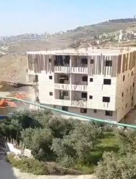 تغطية صحفية- آليات الاحتلال تشرع ب،،هدم بناية سكنية في ضاحية السلام شمال #القدس المحتلة_000003.jpg