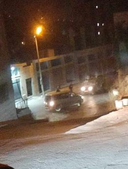 عقربا