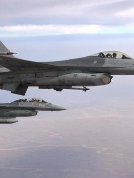 Two_F-16_of_the_Royal_Jordanian_Air_Force.jpg