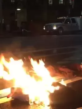 متظاهر في اتلانتا يحرق نفسه