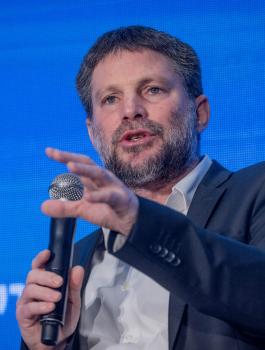 وزير المالية الاسرائيلي وقطر