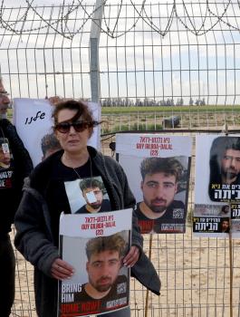 ادخال ادوية للاسرى الاسرائيليين