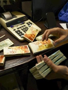 دعم لعمال قطاع غزة