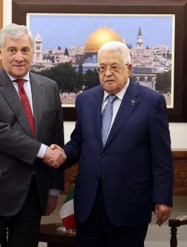 الرئيس عباس يستقبل الاطالي.jpg-d5331c4e-8f22-4051-904b-7472be10b8ec.jpg