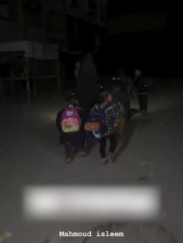 Palestinian_children_flee_with_their_families_from_the_Shejaeya_000002.jpg