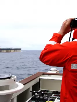 الجيش الامريكي وناقلة النفط الروسية