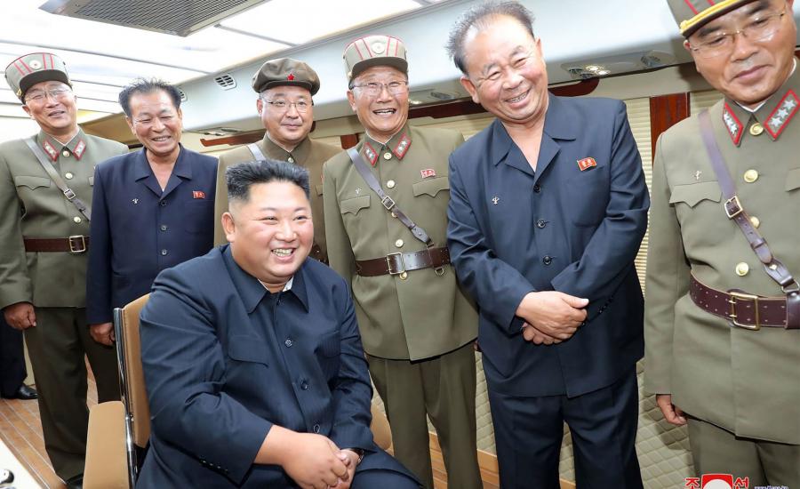 زعيم كوريا الشمالية واطلاق الصواريخ 