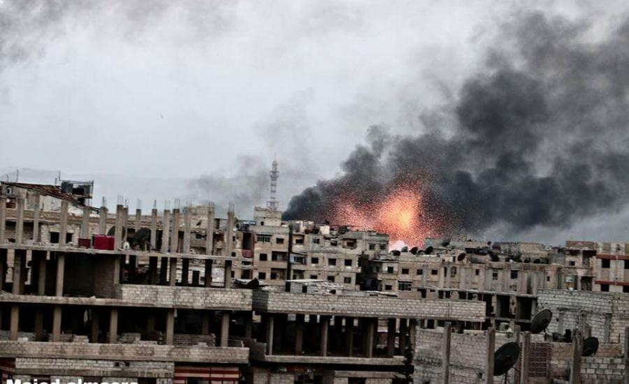 داعش يرفع الرايات البيضاء بمخيم اليرموك بعد قصف طائرات النظام السوري