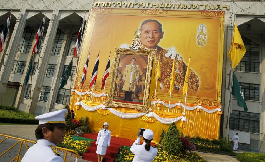 سرادق عزاء من الذهب وجنازة بـ90 مليون دولار لملك تايلند!