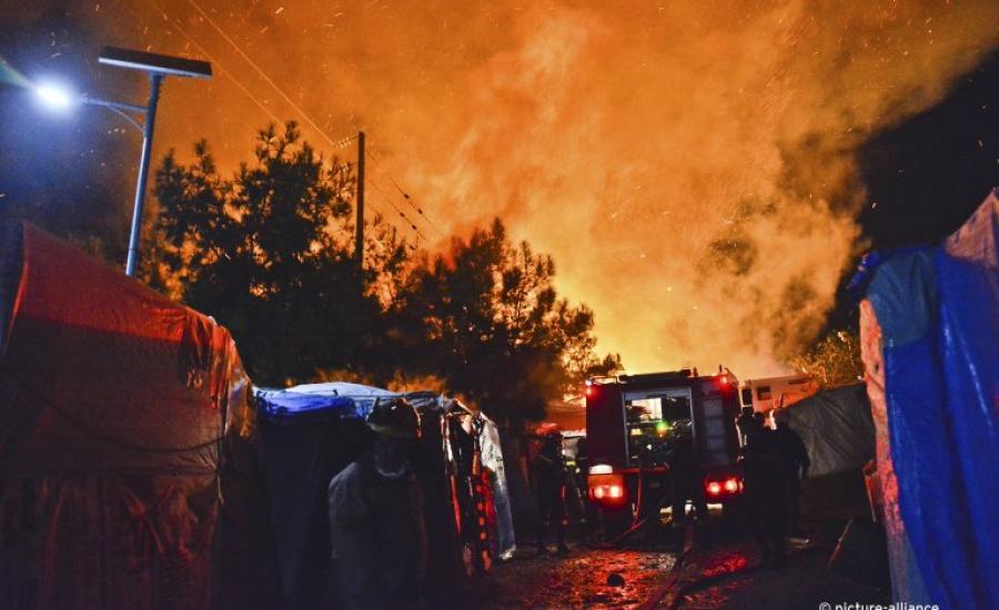 حرائق في مخيم اللاجئيين في اليونان 