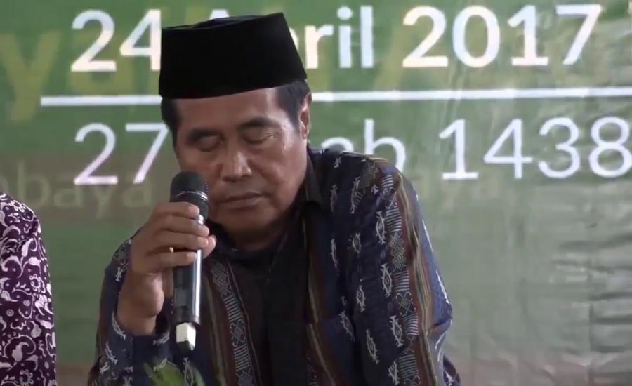 شاهد.. لحظة وفاة قارئ إندونيسي شهير أثناء تلاوته القرآن