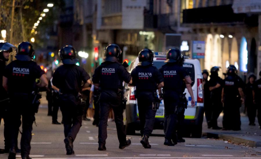 الداخلية الإسبانية تسيطر على شرطة كتالونيا لمنع انفصالها 