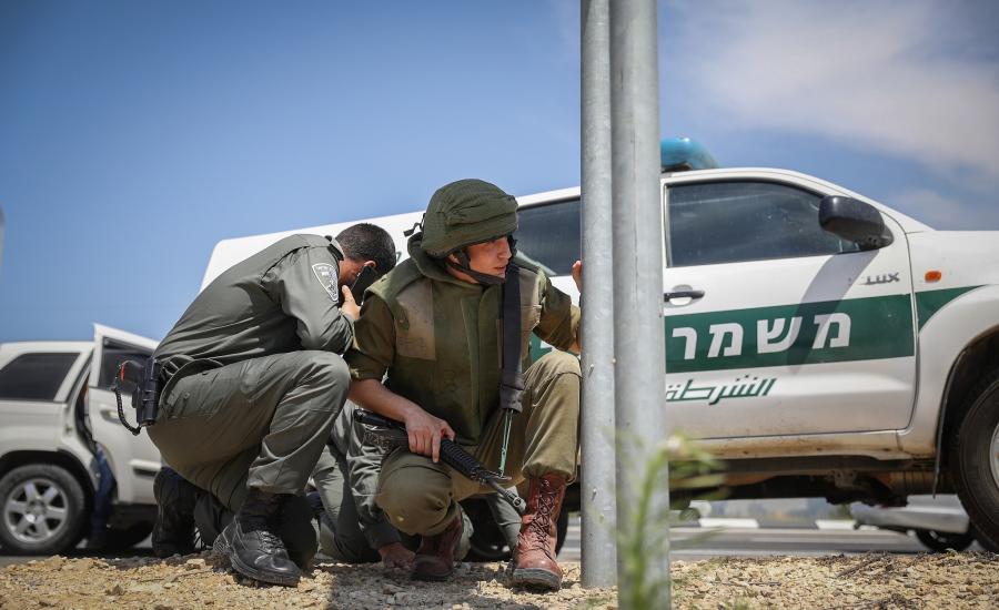 المستوطنين والجيش الاسرائيلي في غلاف غزة 