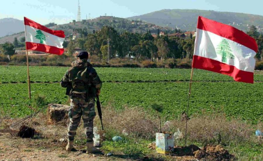 فلسطيني يعبر الحدود الى لبنان 
