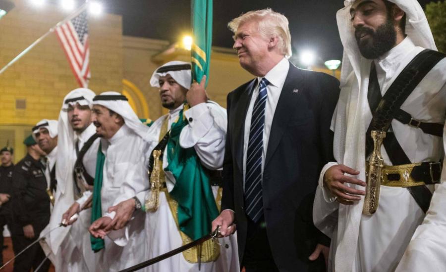 شاهد بالفيديو.. ترامب يرقص في السعودية بجانب الملك سلمان