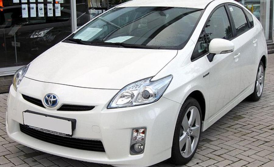 640px-Toyota_Prius_III_20090710_front