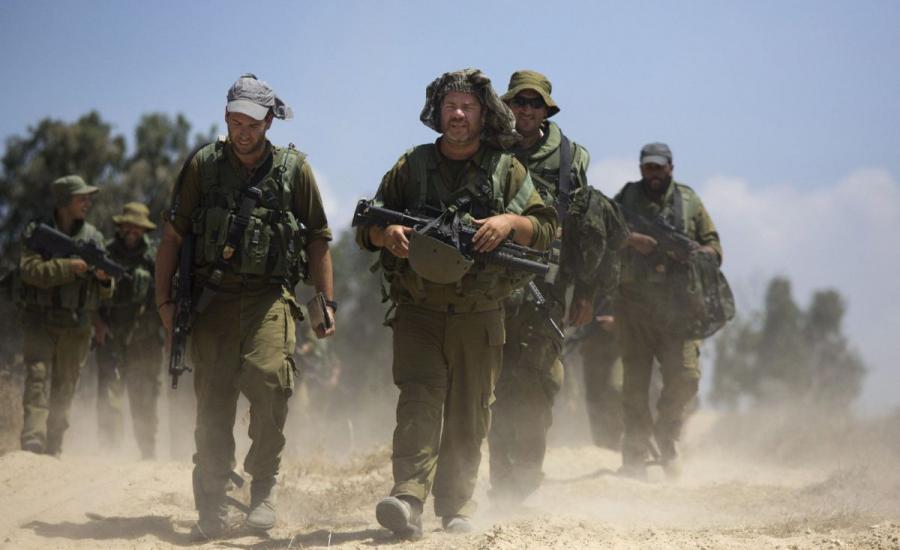 الجيش الاسرائيلي وفلسطينيين 