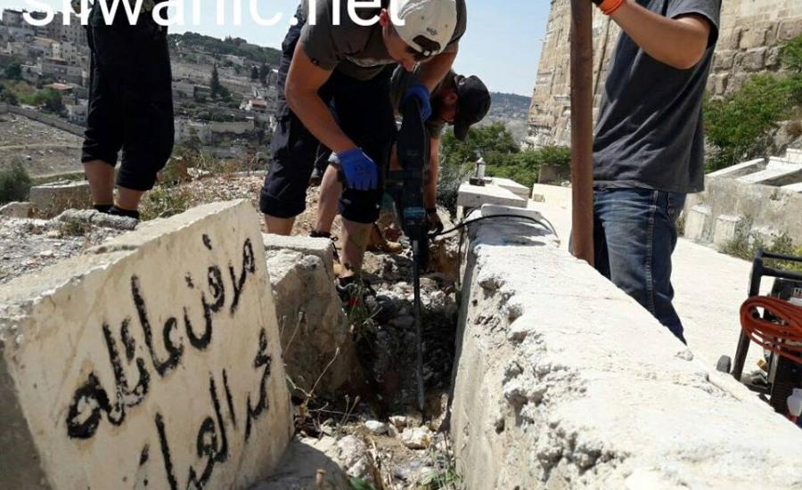 الاحتلال يقوم بأعمال حفر في مقبرة باب الرحمة شرق المسجد الأقصى المبارك